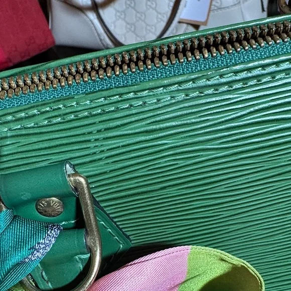 Green Louis Vuitton Alma Handbag - Picture 13 of 14